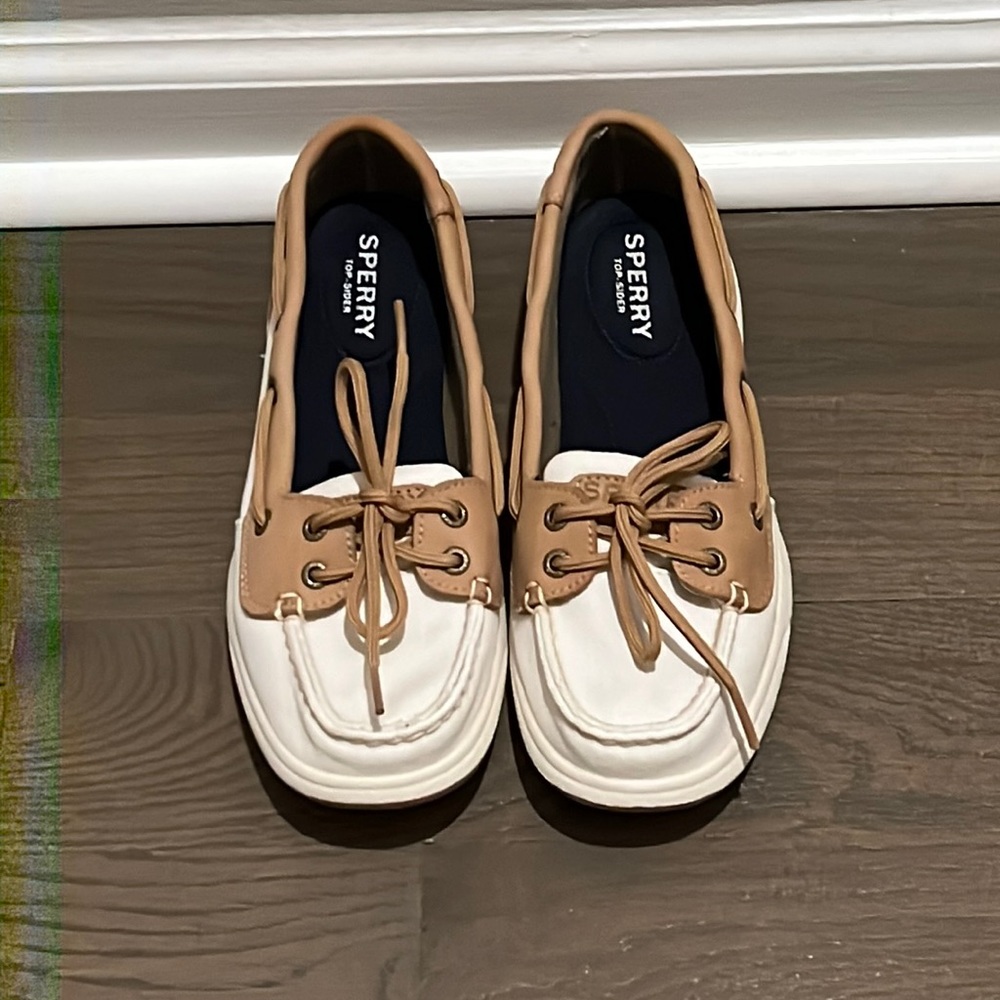 Womens size 6 Sperry Boat shoes